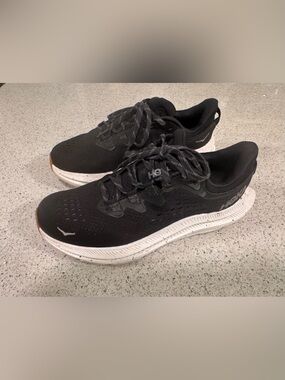 Hoka One Black and White Kawana 2 8.5
